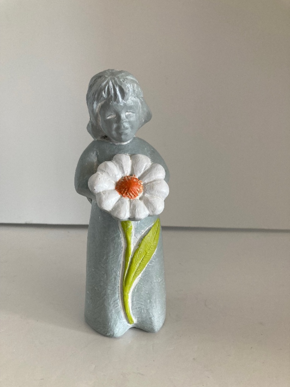 Isabel Bloom Angel Girl Statue Figurine Concrete Daisy Flower Signed 7" Gray